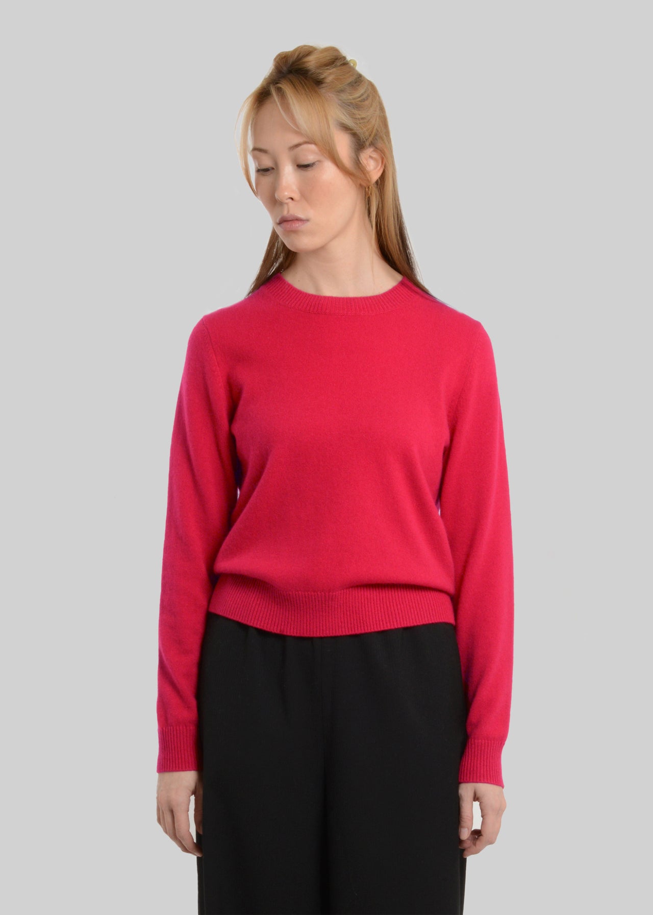 100% CASHMERE FITTED ROUNDNECK