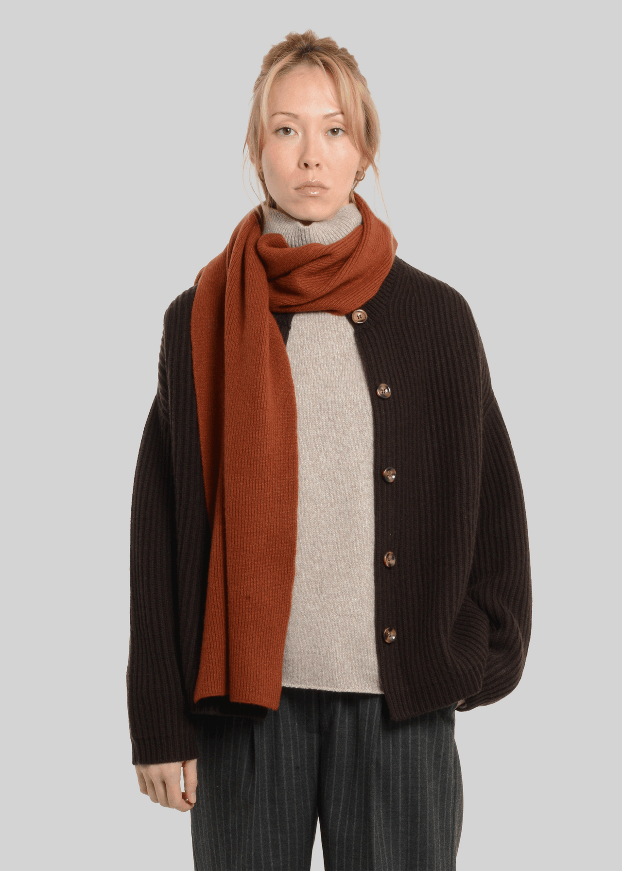 MERINO-WOOL / CASHMERE CREW-NECK CARDIGAN