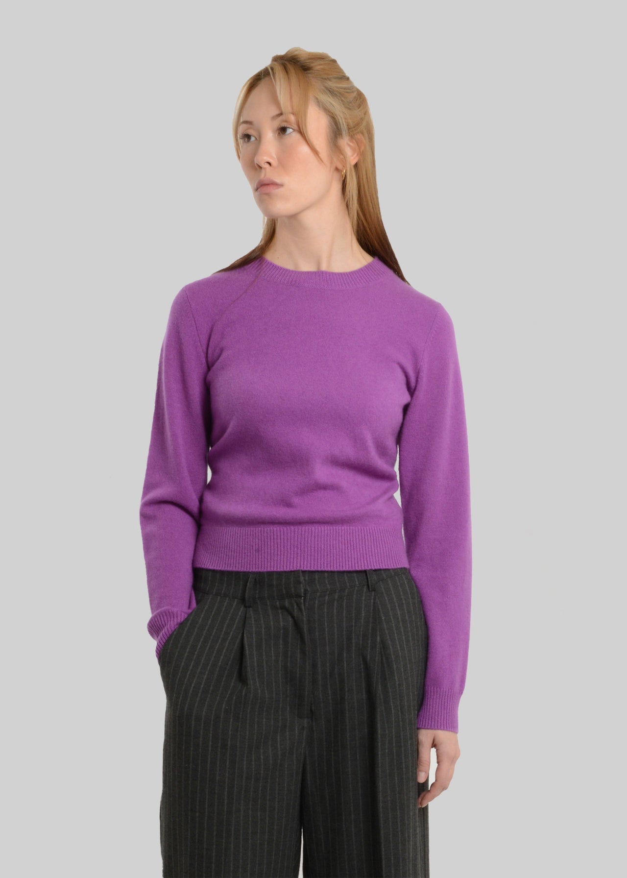 100% CASHMERE FITTED ROUNDNECK