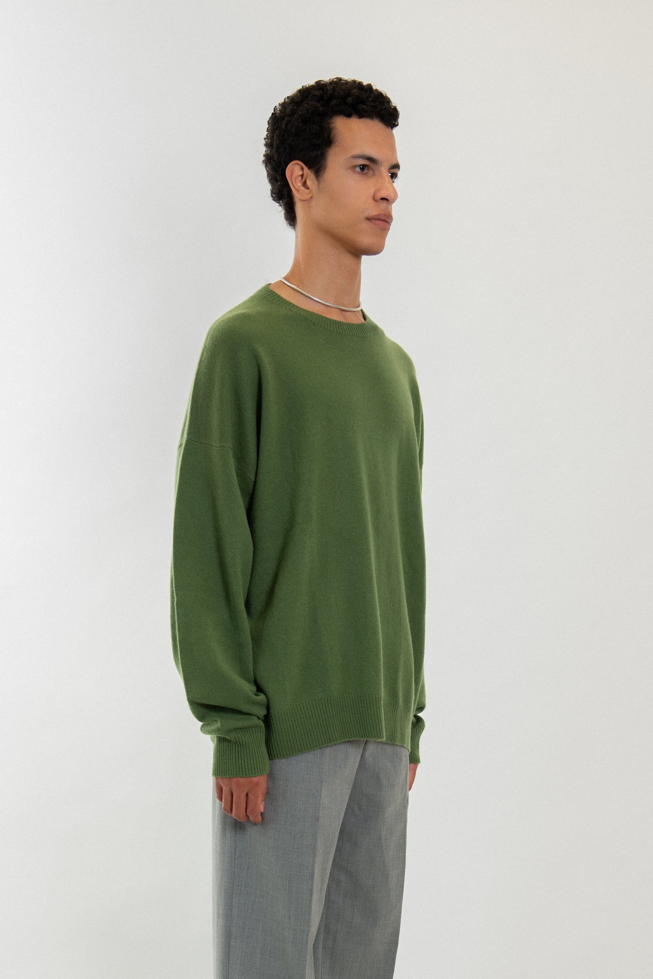 100% Cashmere round-neck sweater