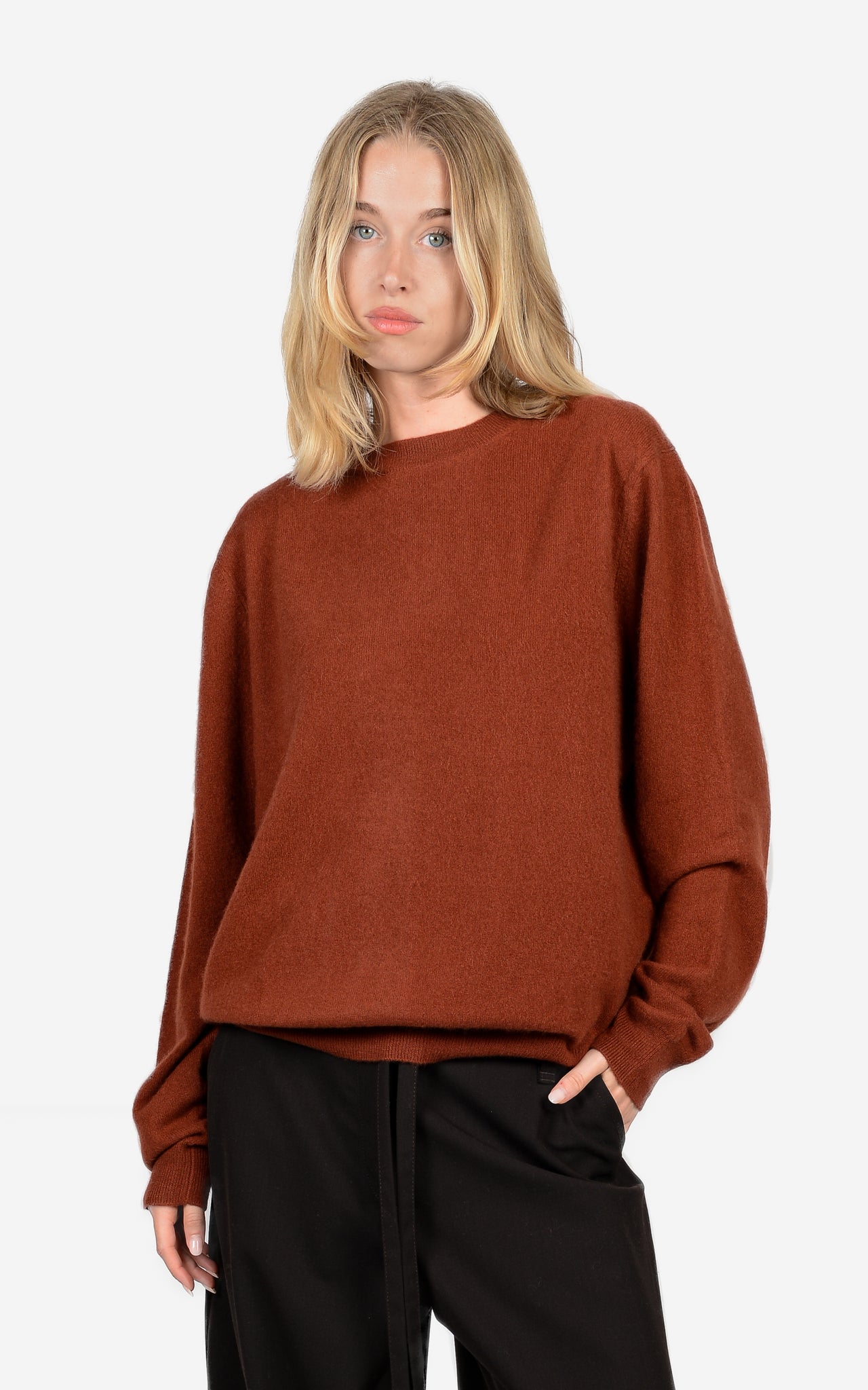100% CASHMERE OVERWASHED CREW-NECK