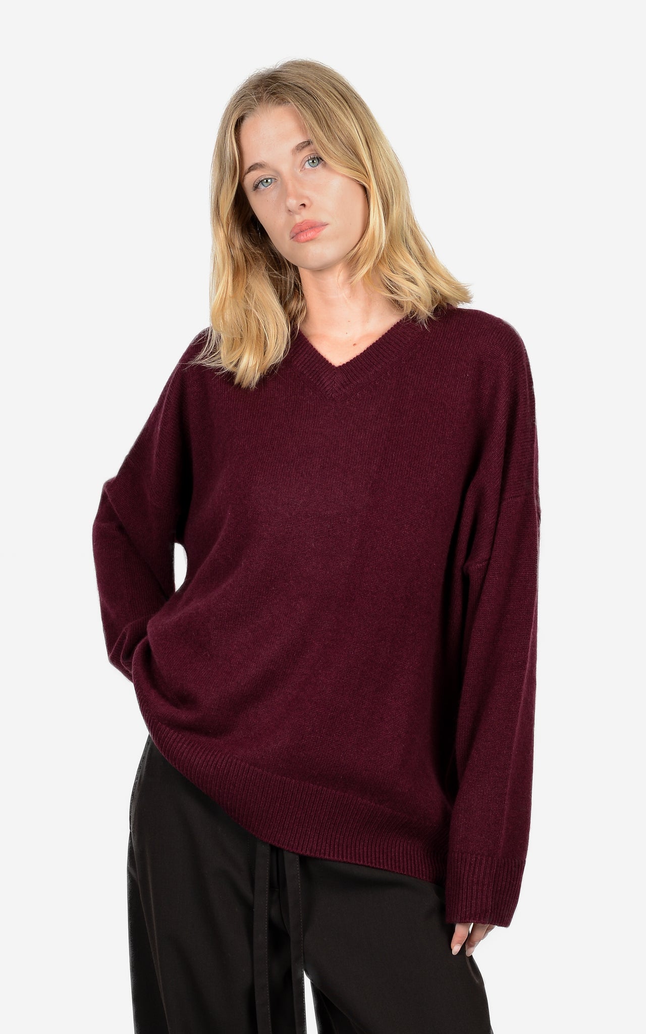 100% CASHMERE V-NECK