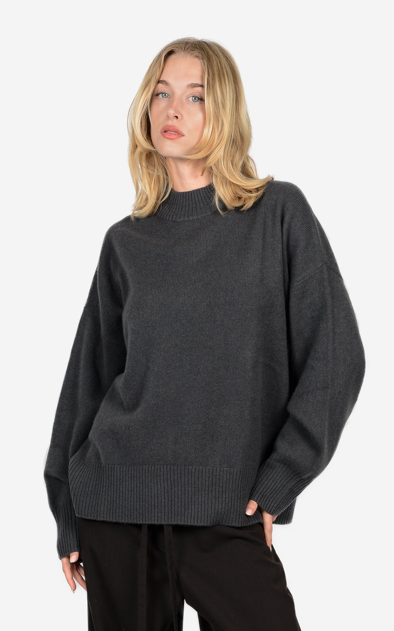 100% CASHMERE HIGH-COLLAR CREW
