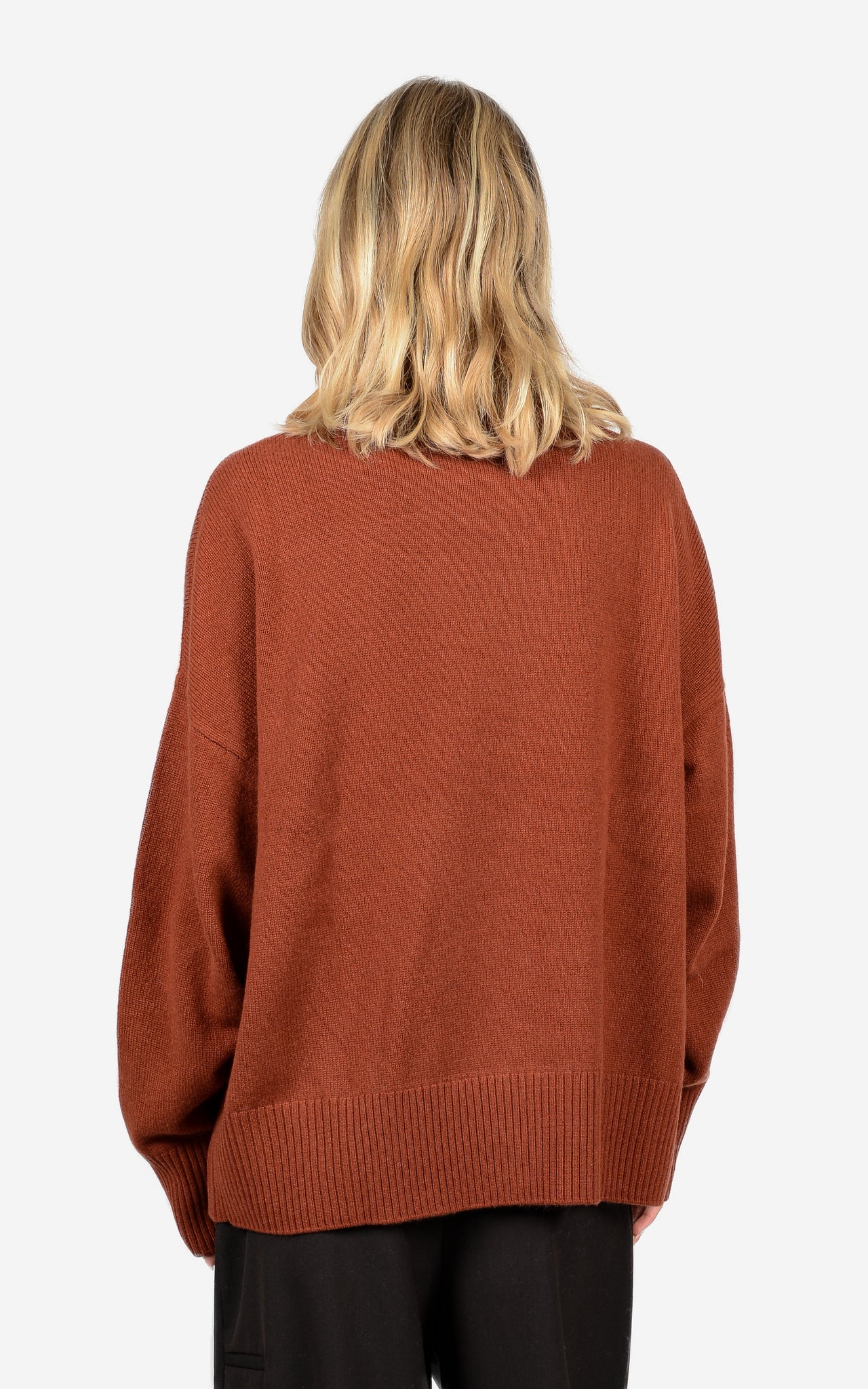 100% CASHMERE HIGH-COLLAR CREW