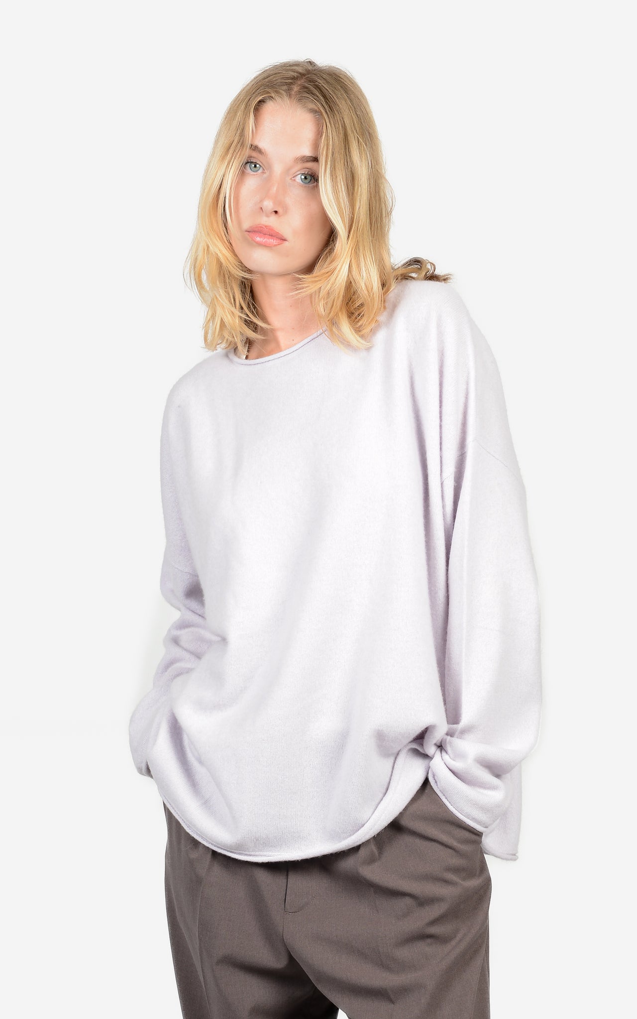 100% CASHMERE OVERWASHED ROLL-EDGE CREW