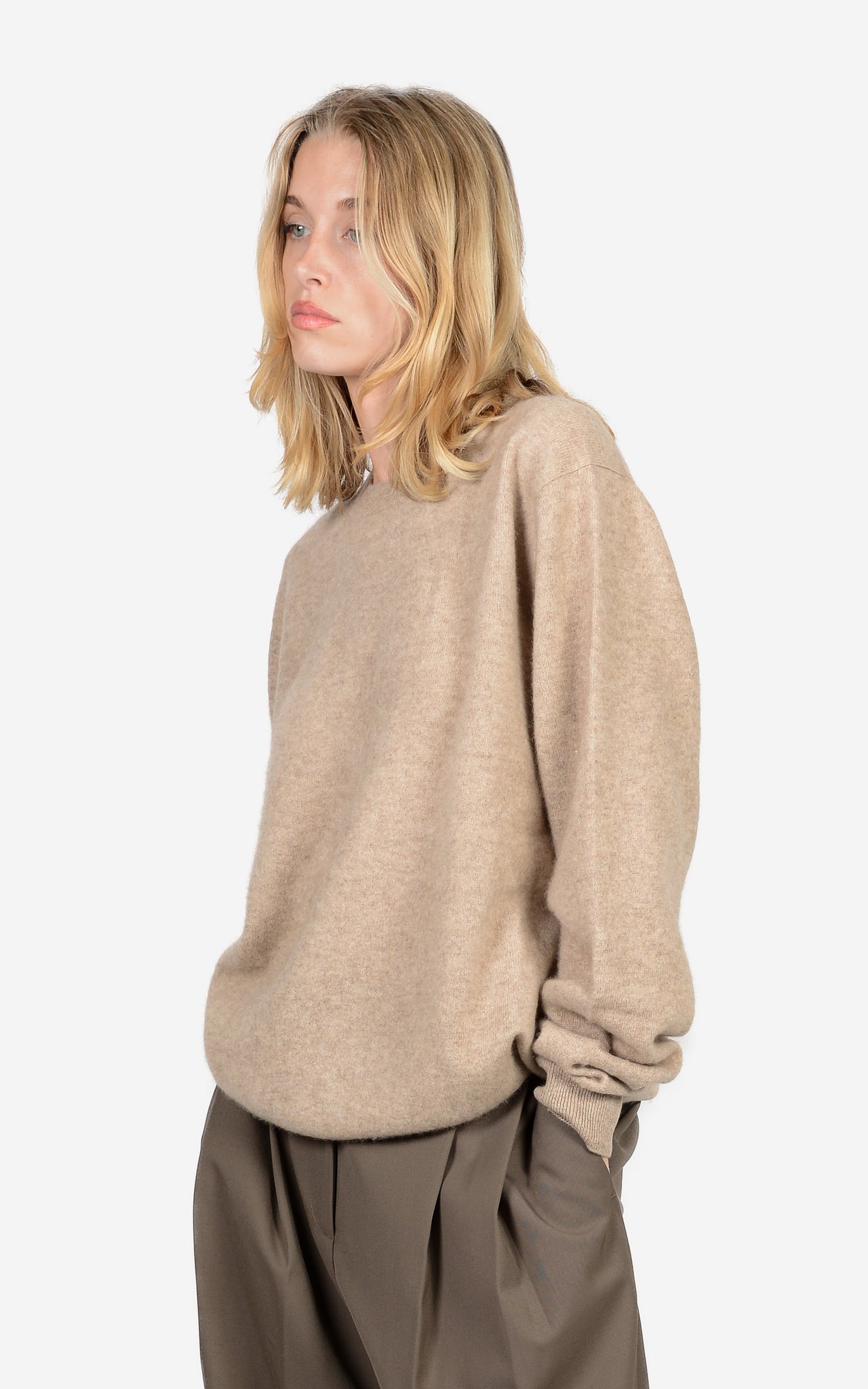 100% CASHMERE OVERWASHED CREW-NECK
