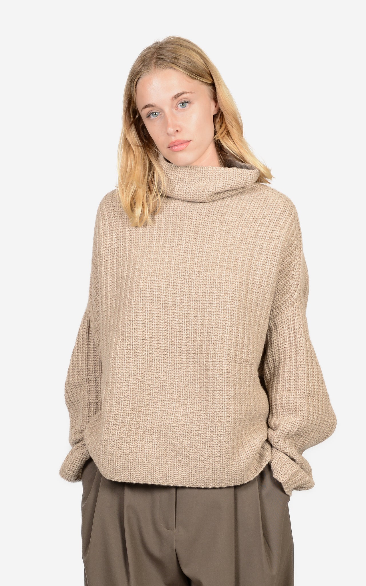 100% CASHMERE BOXY TURTLENECK