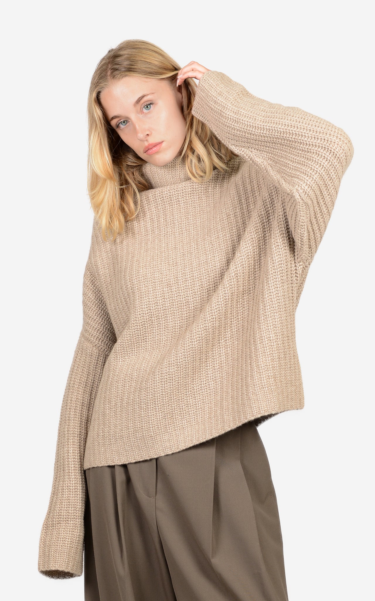 100% CASHMERE BOXY TURTLENECK
