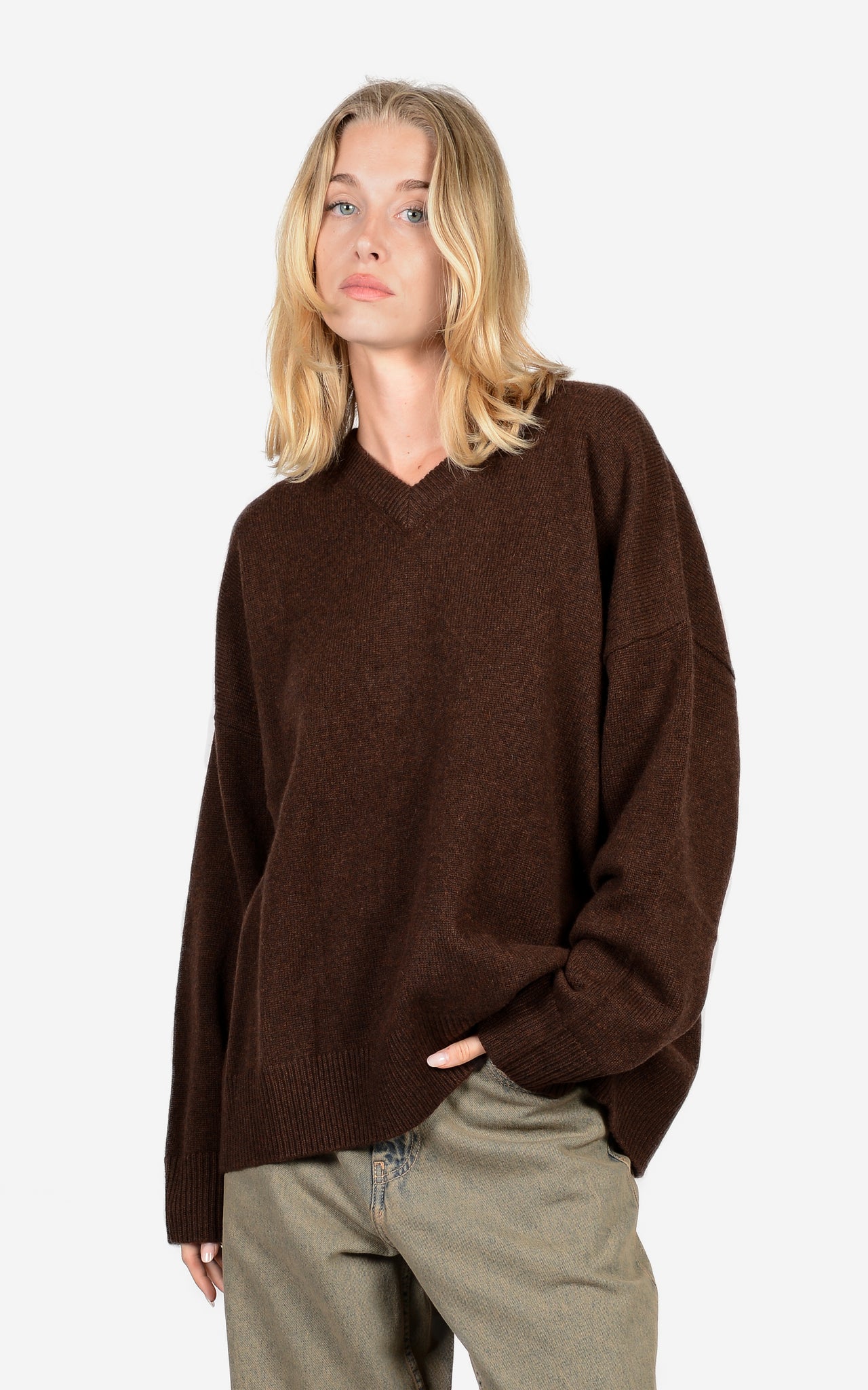 100% CASHMERE V-NECK