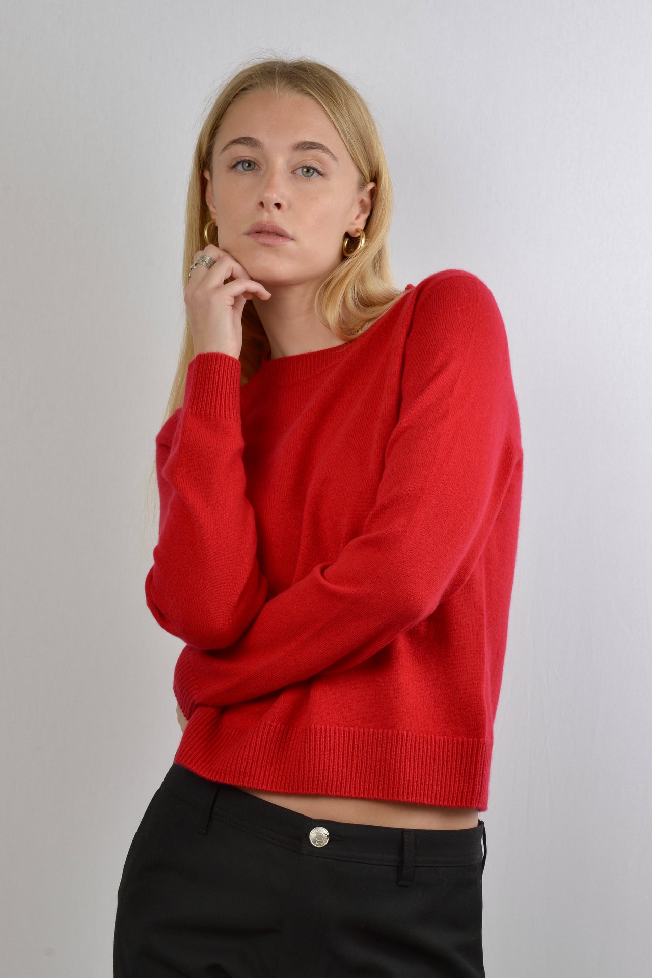100% Cashmere fitted round-neck sweater