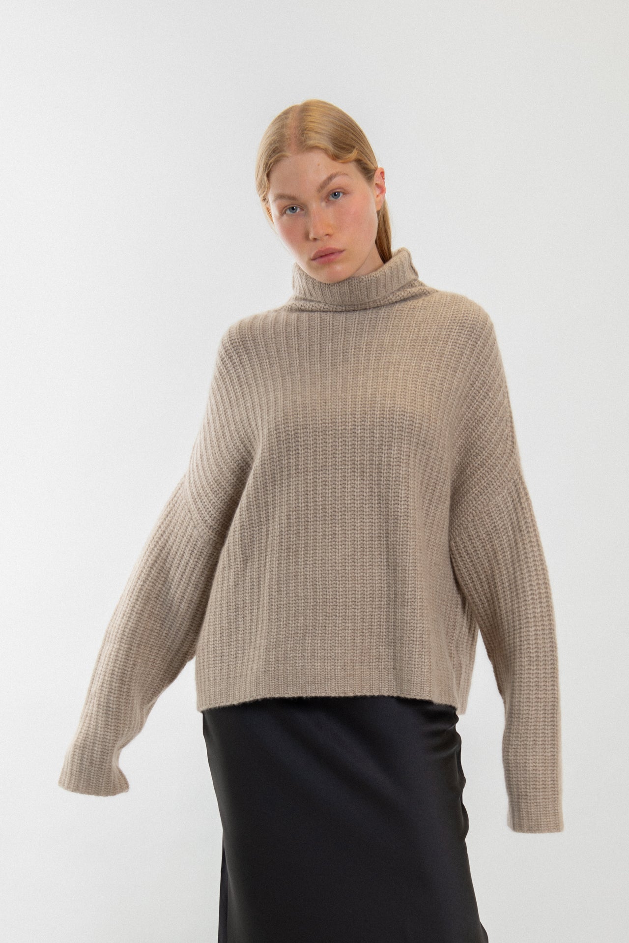 100% Cashmere heavy knit turtle-neck sweater