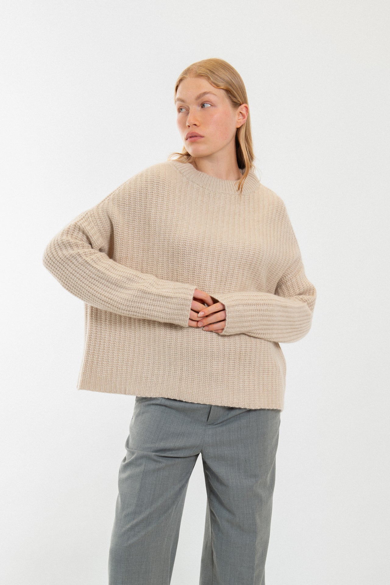 100% Cashmere heavy knit round-neck sweater