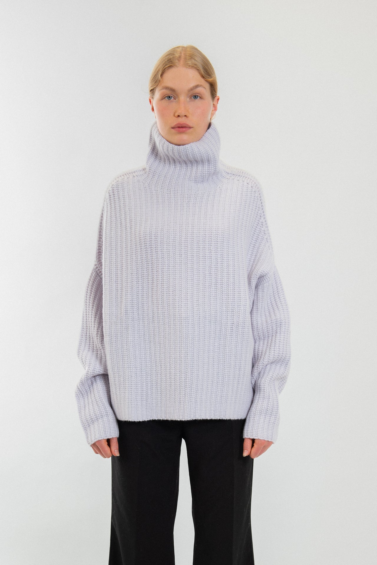 100% Cashmere heavy knit turtle-neck sweater