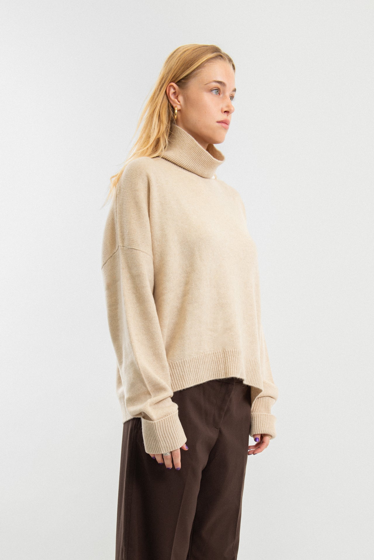 100% Cashmere slightly cropped turtle-neck sweater