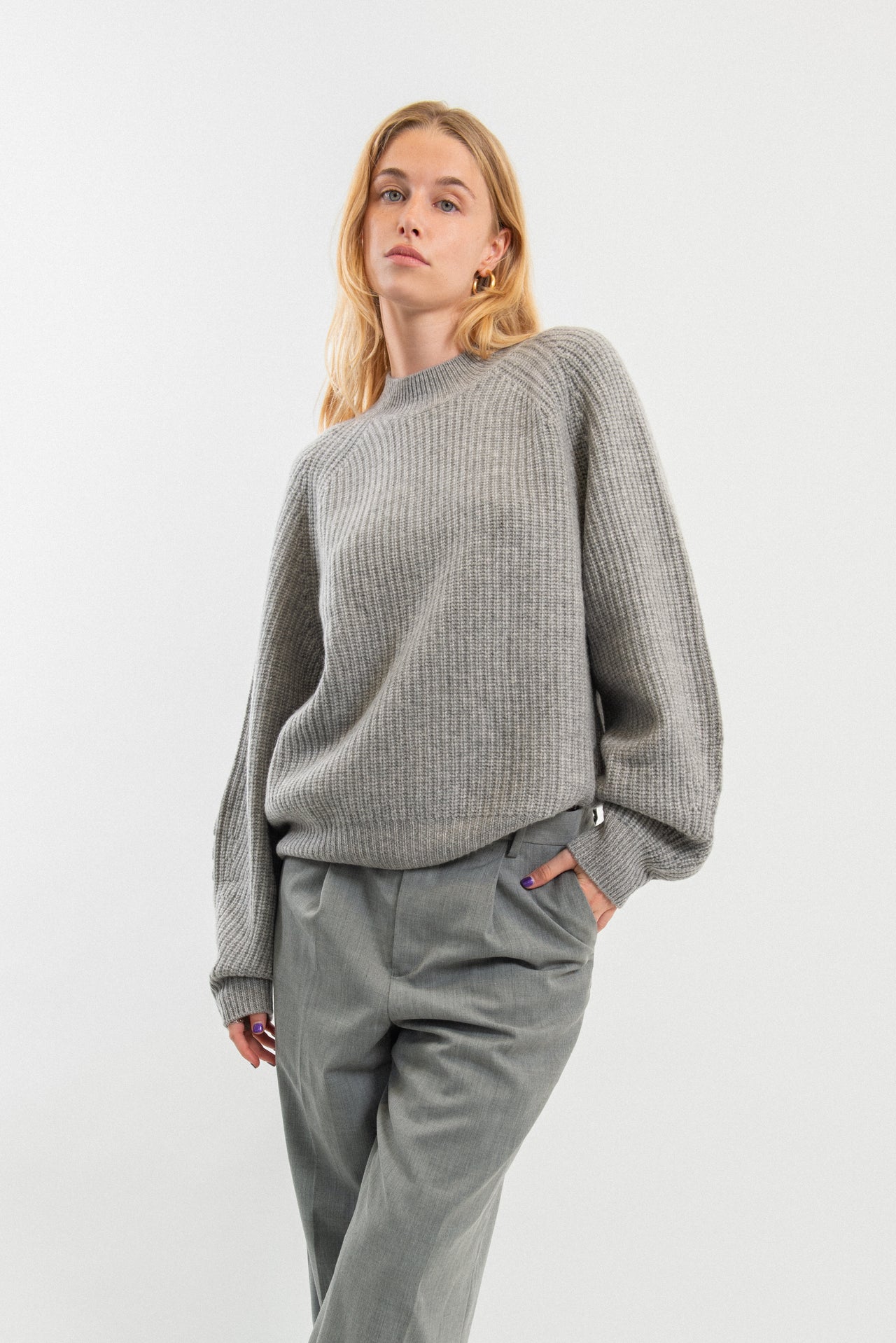 100% Cashmere sweater with a stand up collar and raglan sleeves