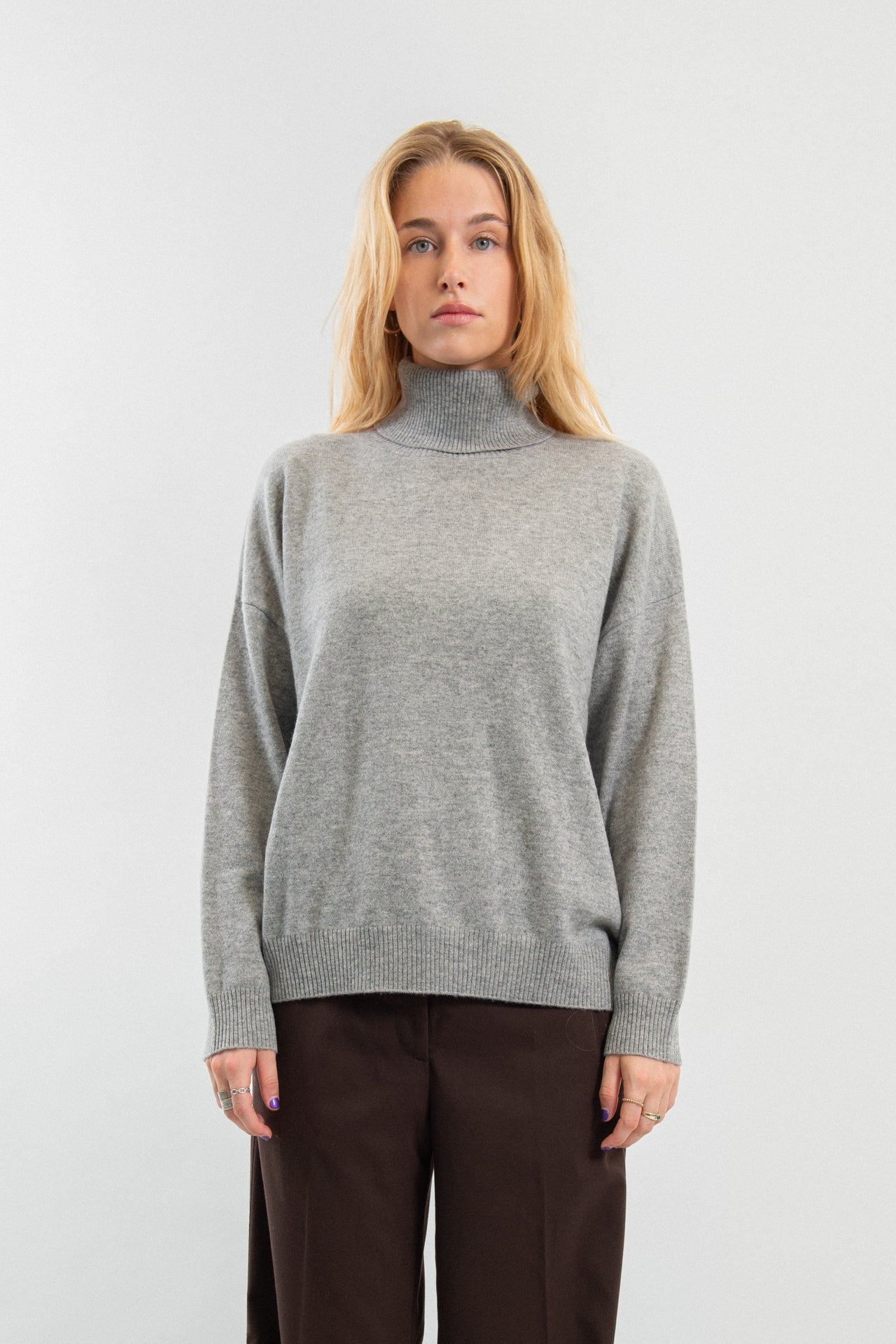 100% Cashmere turtle-neck sweater