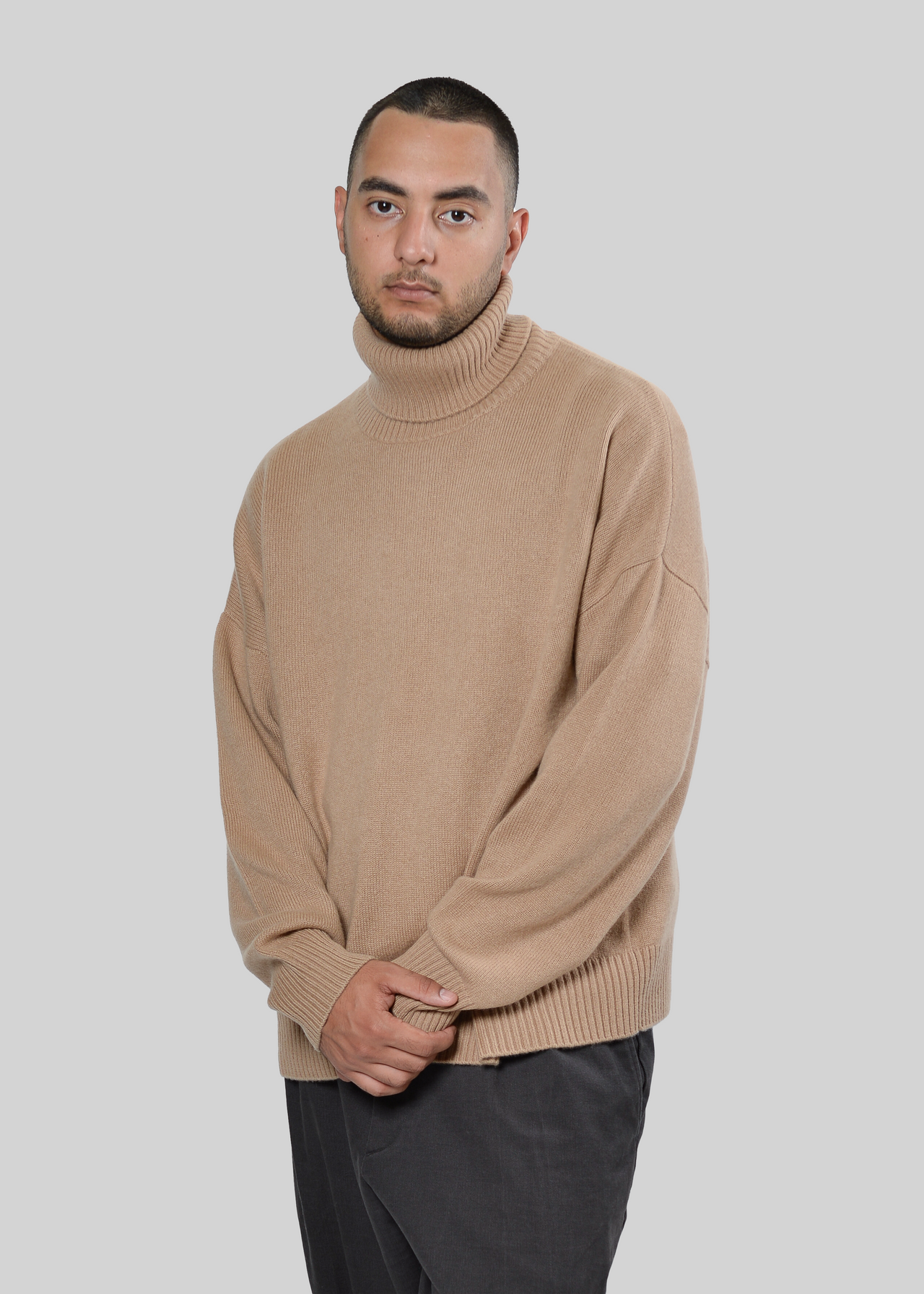 100% CASHMERE BOXY TURTLENECK