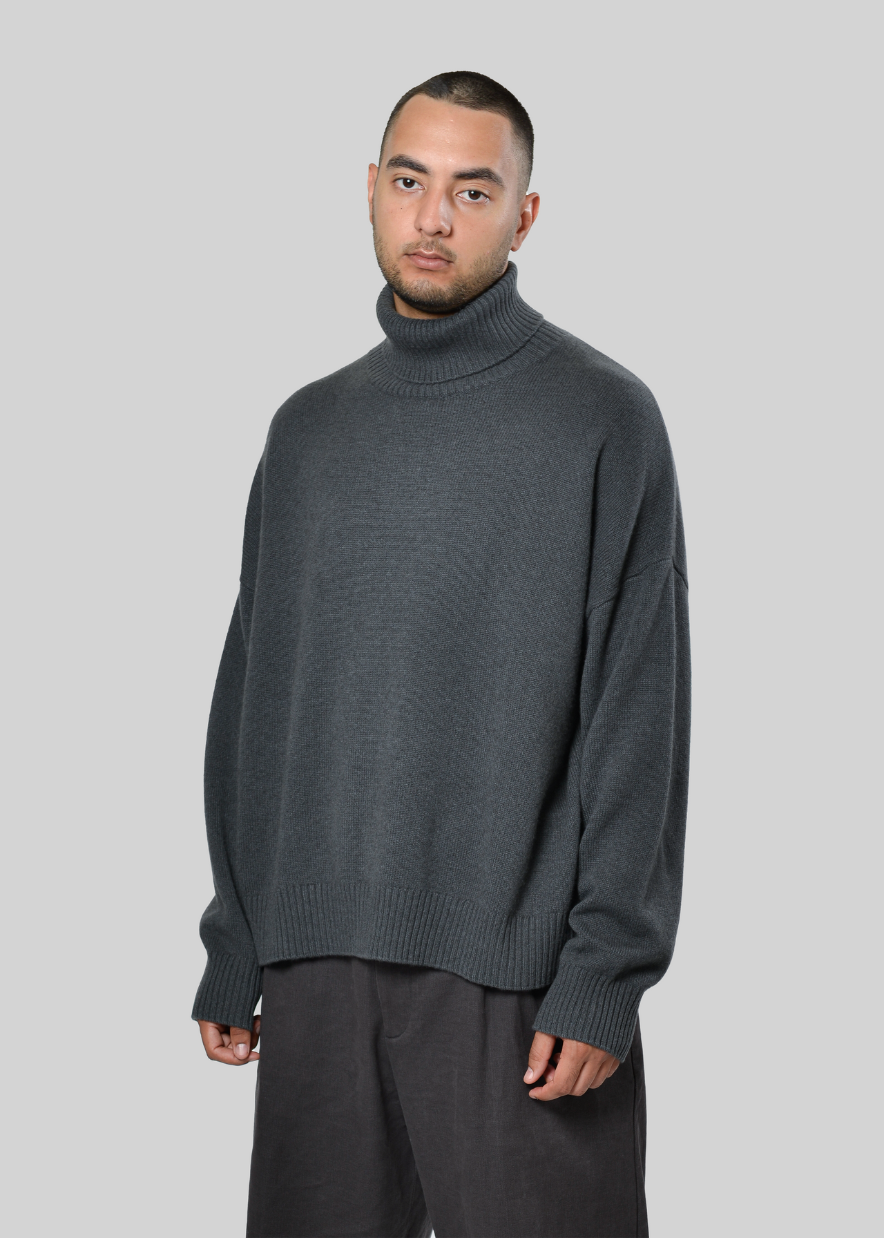 100% CASHMERE BOXY TURTLENECK