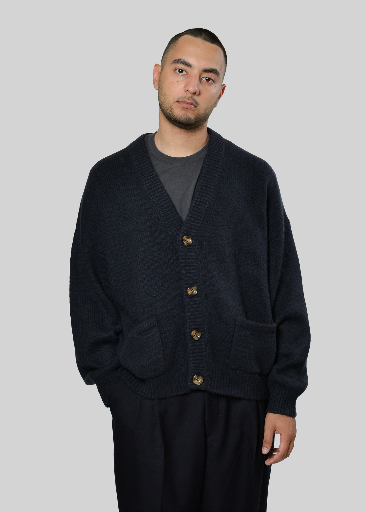 MERINO-WOOL / CASHMERE V-NECK CARDIGAN