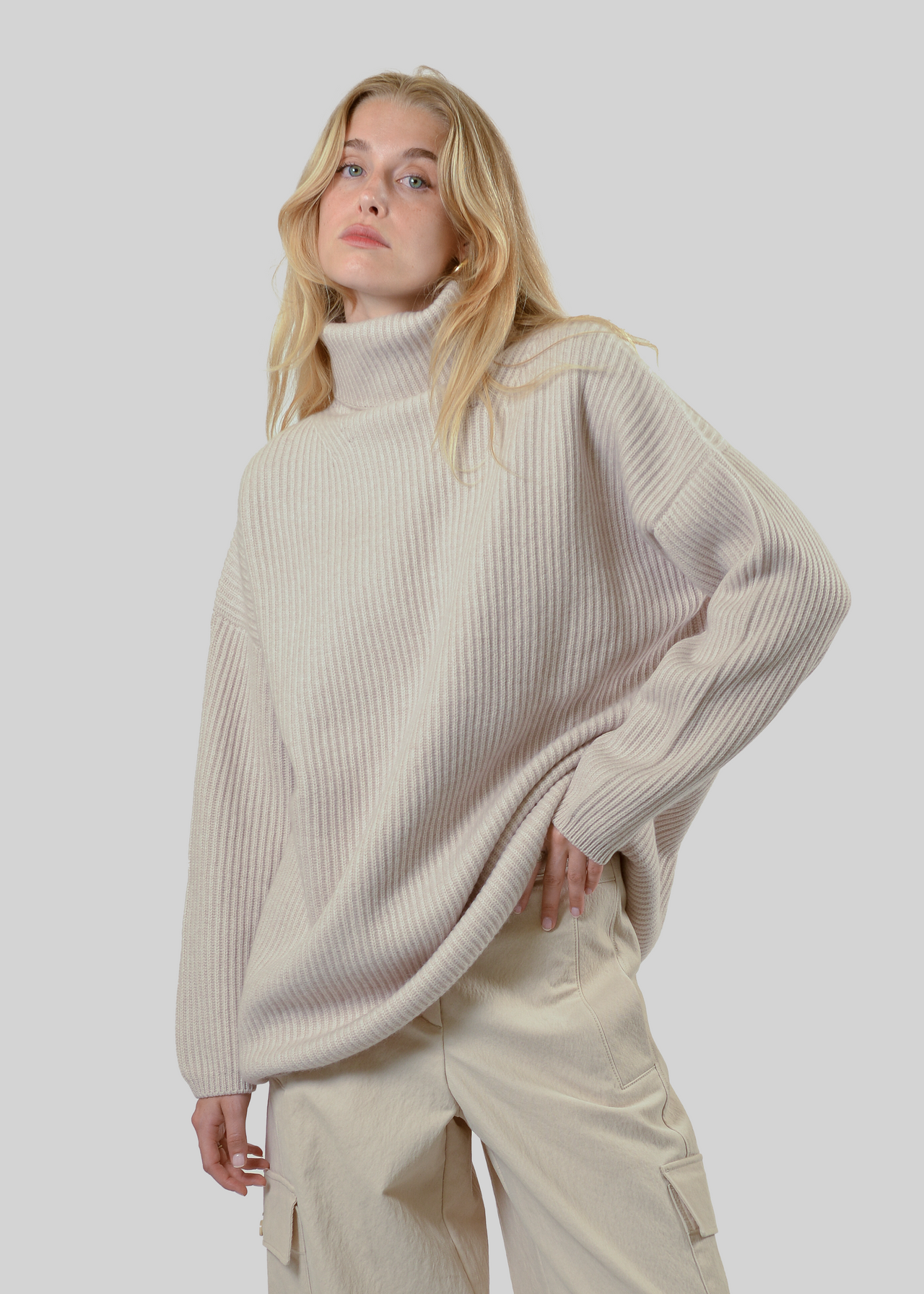 MERINO-WOOL / CASHMERE OVERSIZED RIB-KNIT TURTLENECK