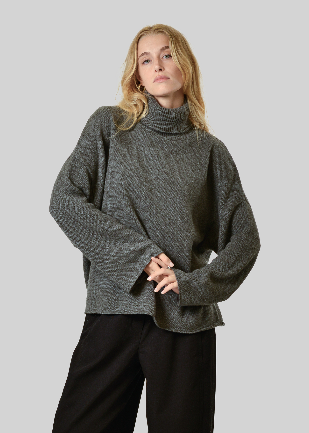 100% CASHMERE OVERSIZED TURTLENECK