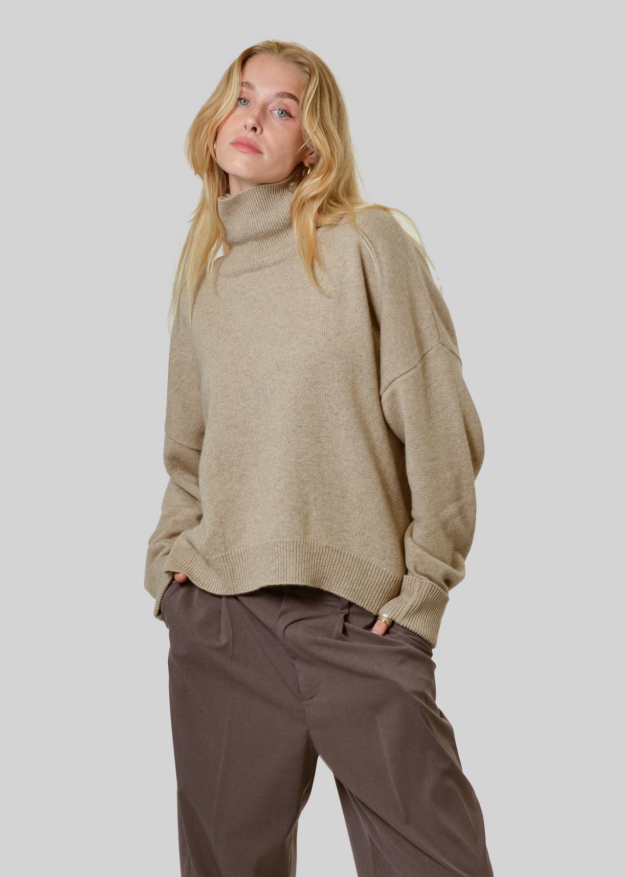 100% CASHMERE BOXY TURTLENECK