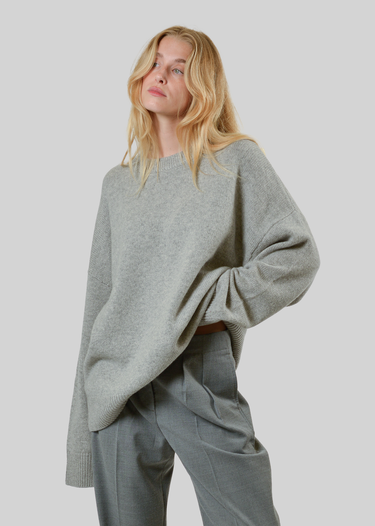 100% CASHMERE EXTRA OVERSIZED CREW-NECK