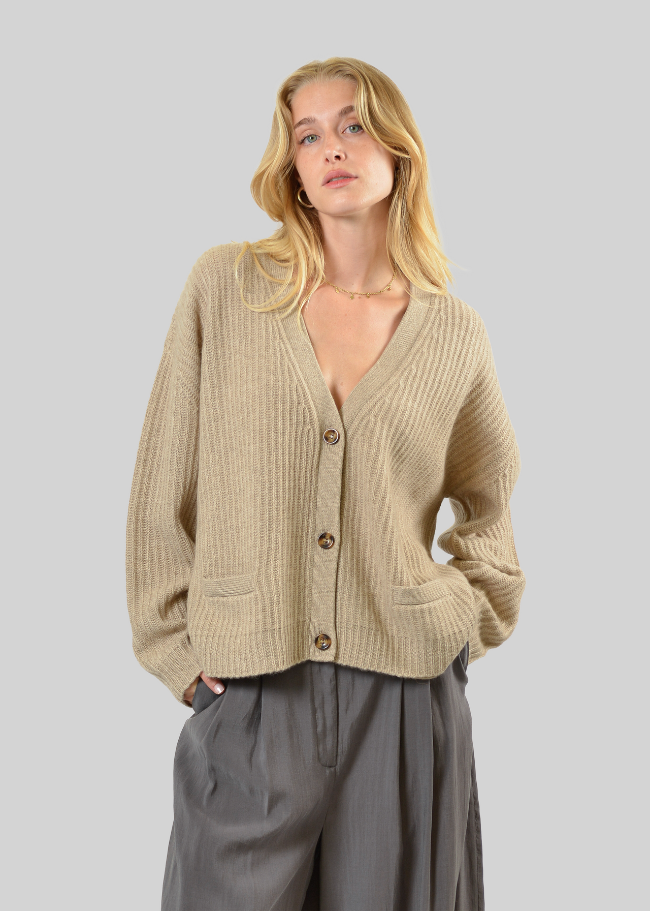 100% CASHMERE V-NECK CARDIGAN