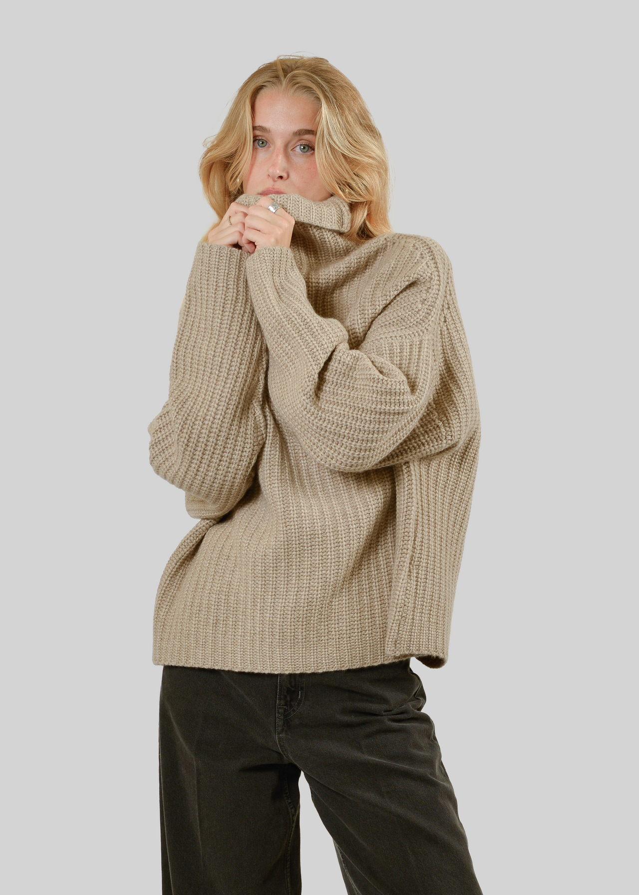 100% CASHMERE BOXY TURTLENECK