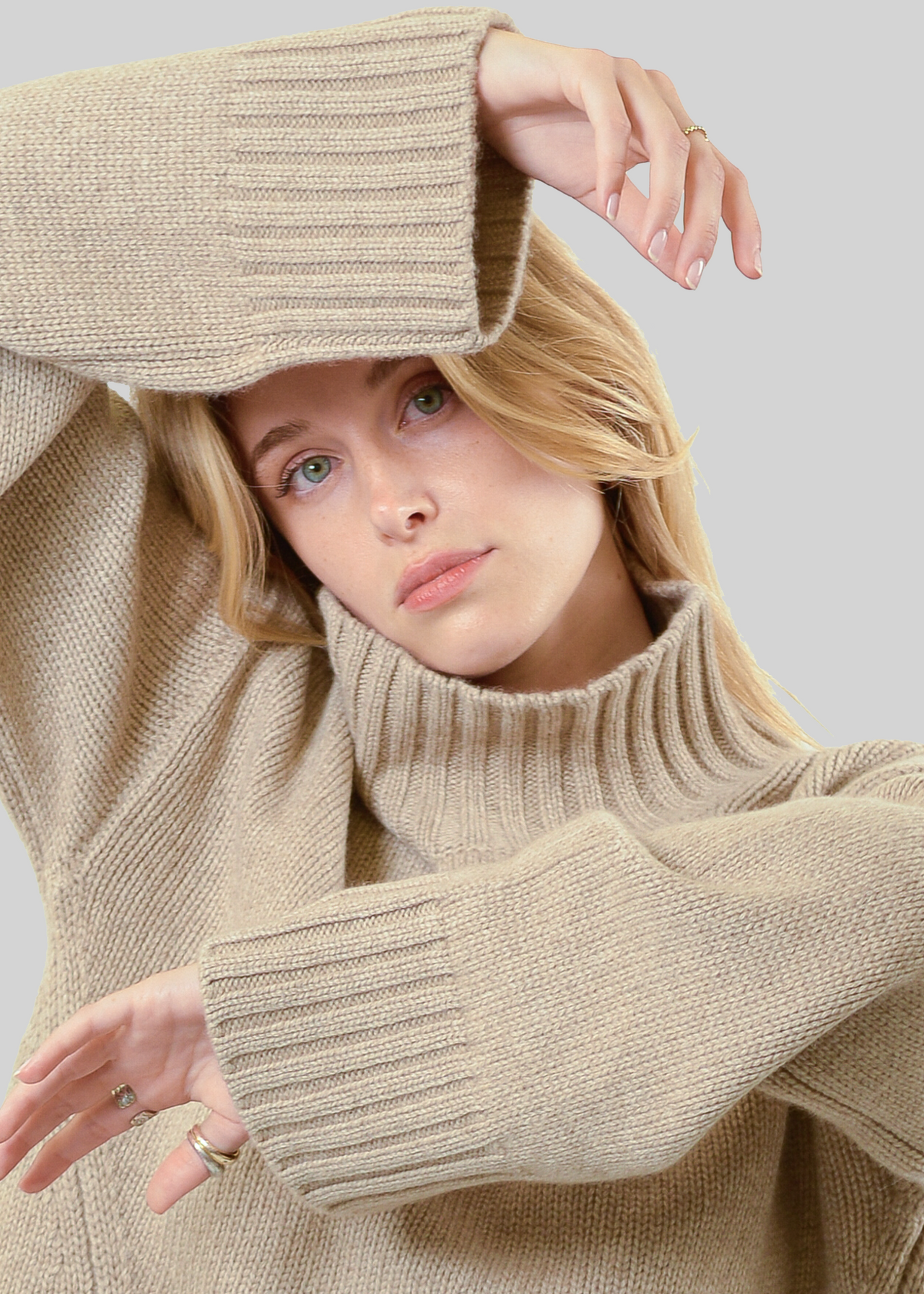 100% CASHMERE BOXY STAND-UP COLLAR